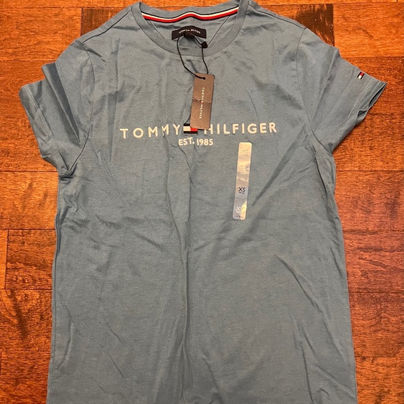 Tommy Hilfiger t shirt - Picture 1 of 2